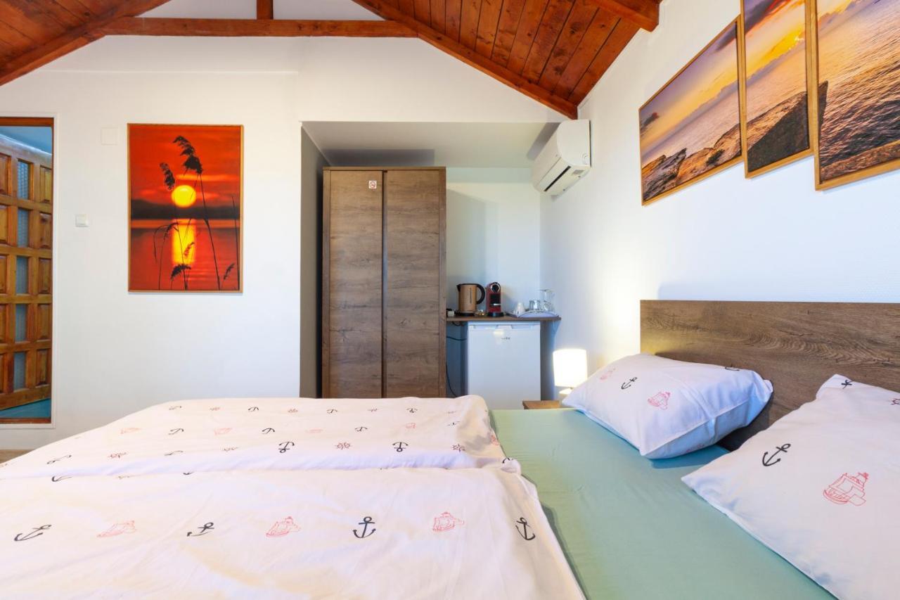 Hotel Casa Ana à Vama Veche Extérieur photo