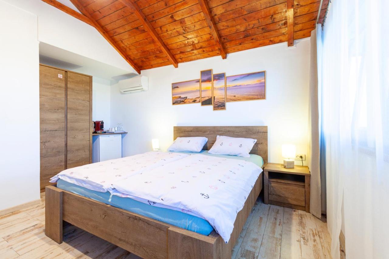 Hotel Casa Ana à Vama Veche Extérieur photo