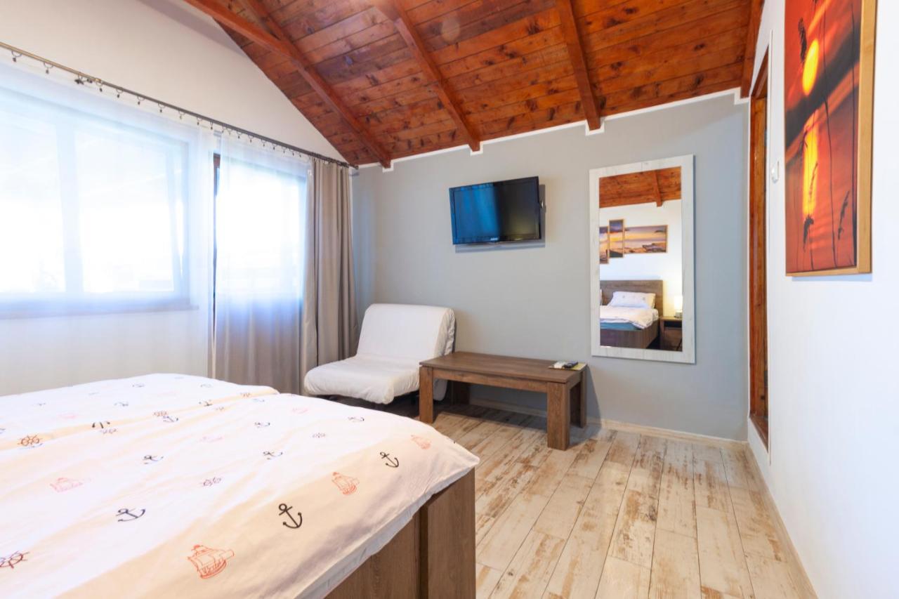 Hotel Casa Ana à Vama Veche Extérieur photo