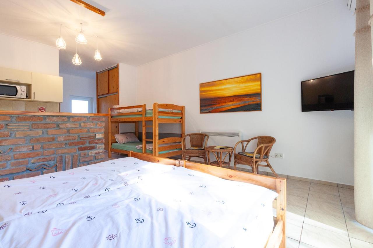 Hotel Casa Ana à Vama Veche Extérieur photo