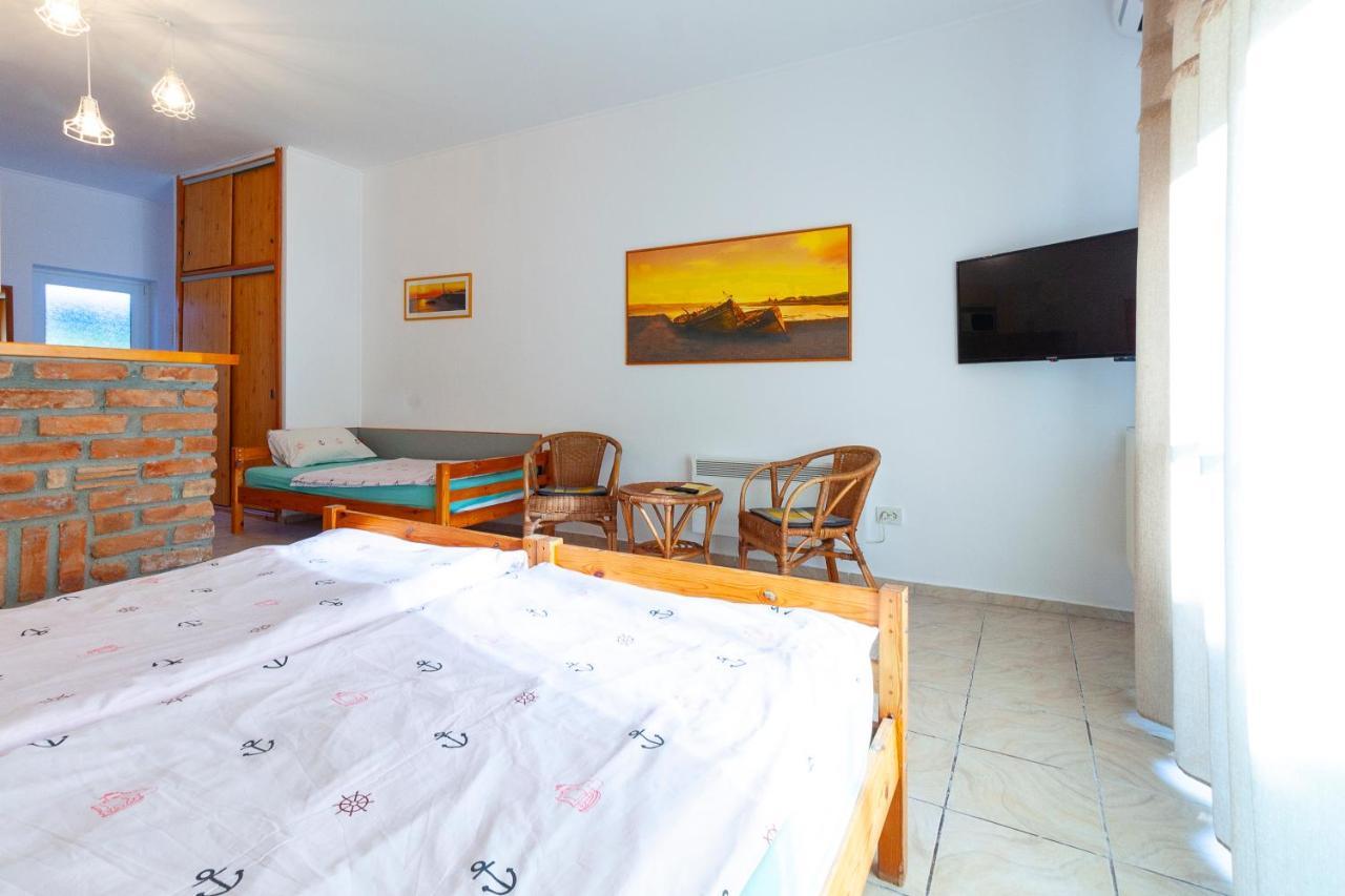Hotel Casa Ana à Vama Veche Extérieur photo