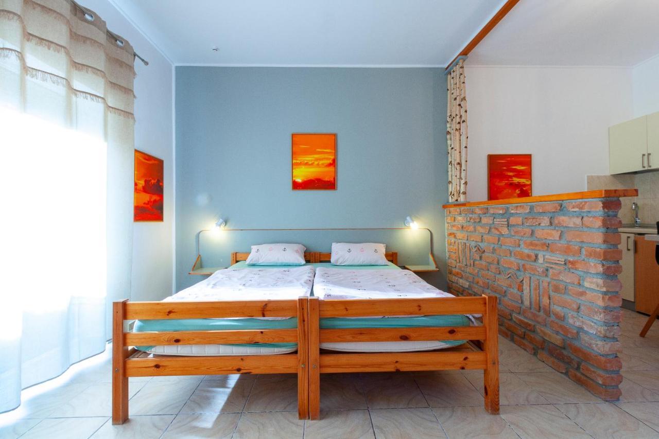 Hotel Casa Ana à Vama Veche Extérieur photo