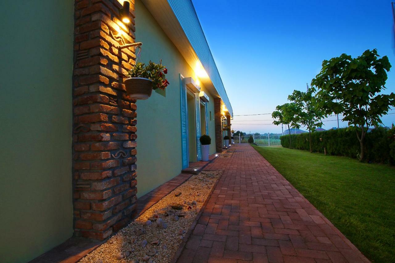 Hotel Casa Ana à Vama Veche Extérieur photo