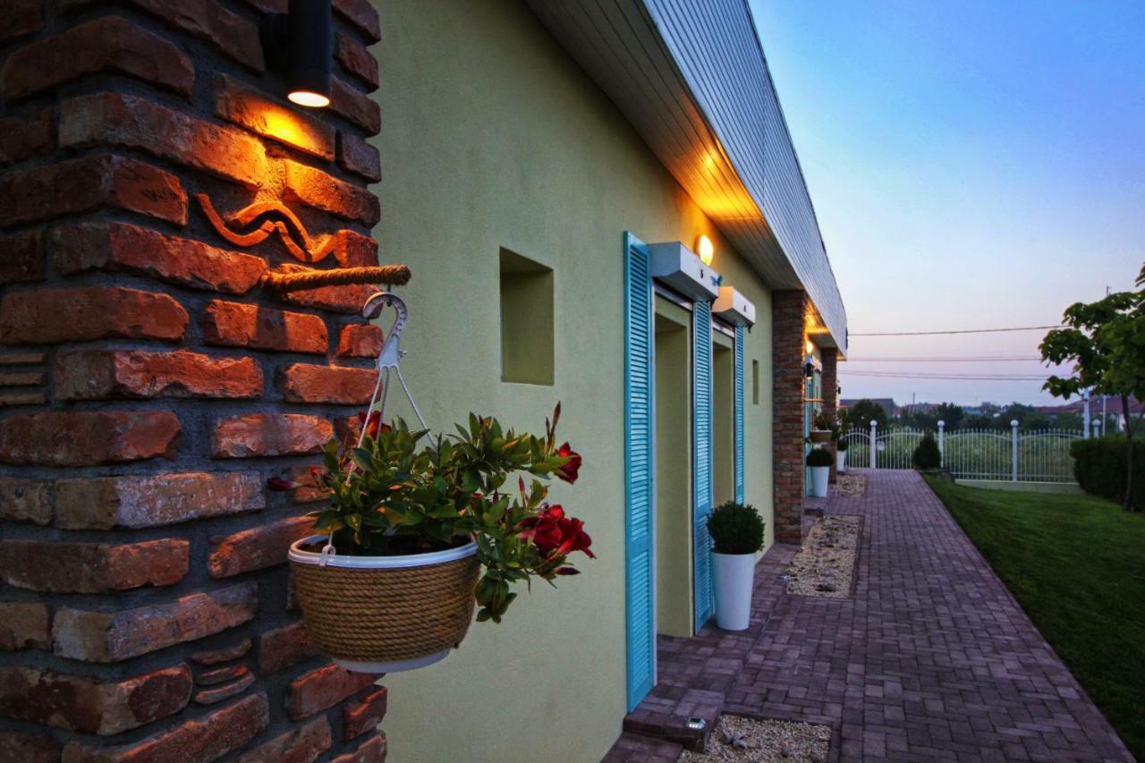 Hotel Casa Ana à Vama Veche Extérieur photo