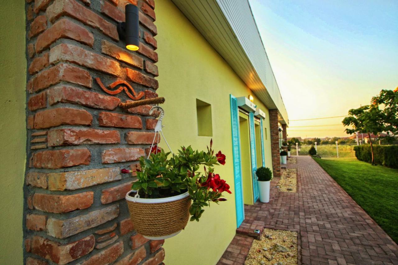 Hotel Casa Ana à Vama Veche Extérieur photo